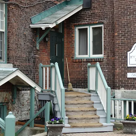 Hochelaga Inn-2